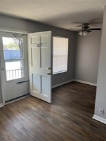 Building Photo - Miller Manor Apartments