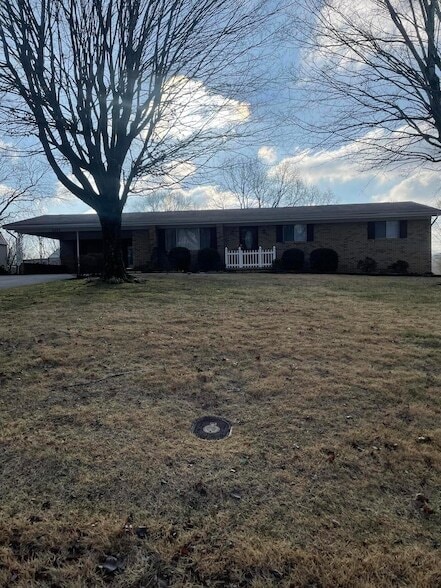 Building Photo - 3840 Forestview Dr NW