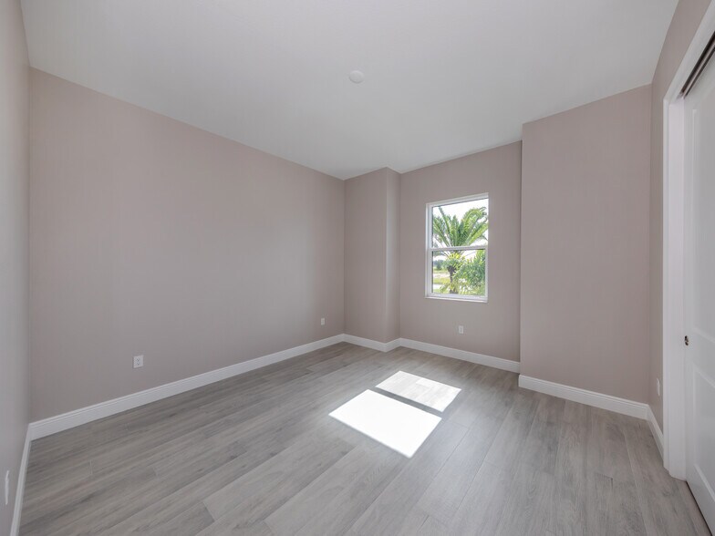Building Photo - 1760 Lugano Cir