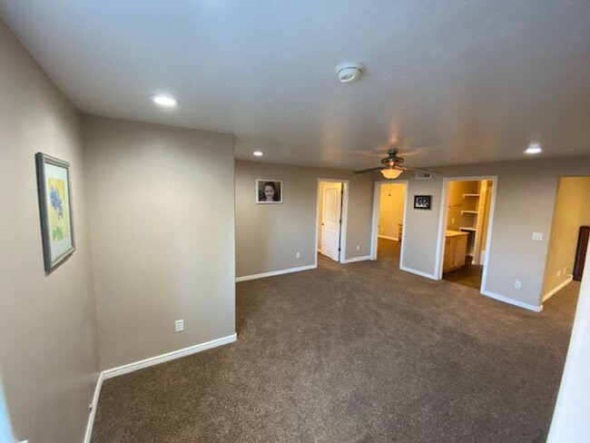 Building Photo - 3 Bedroom 2 Bath Basement Apartment of Sin...