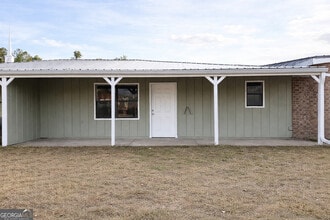 Building Photo - 7 Railroad St