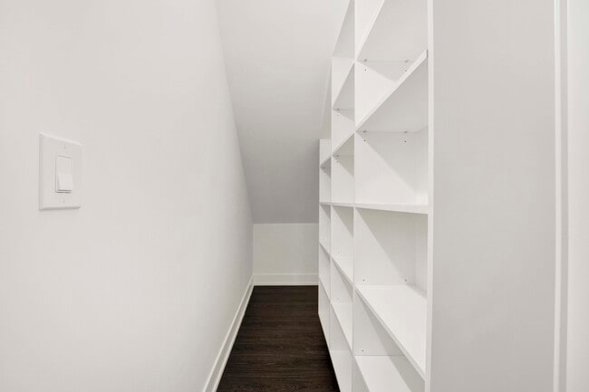 Building Photo - 1814 S Throop St