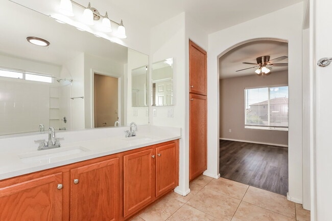 Building Photo - 31254 N Blackfoot Dr