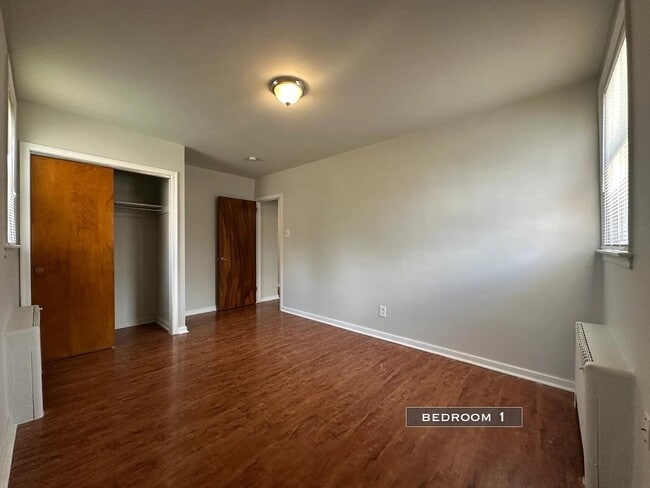 Building Photo - 6536 Crescentville Rd
