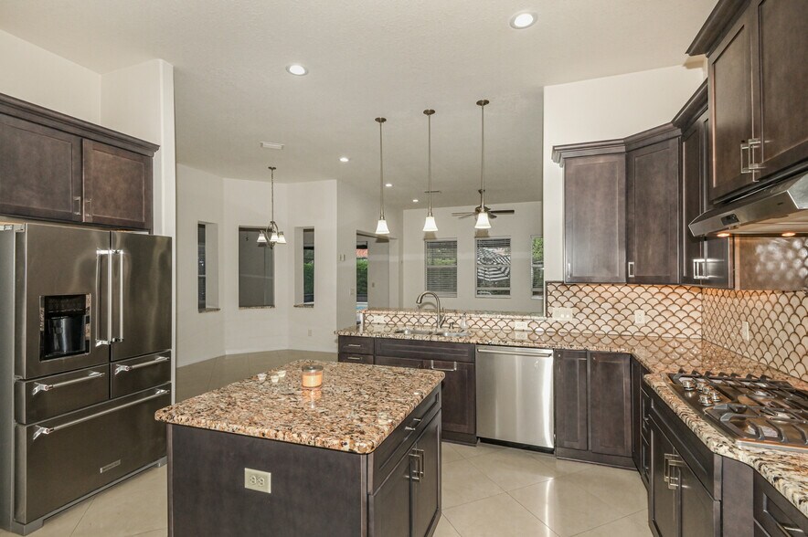 Kitchen - 1896 N Ravenwood Pt