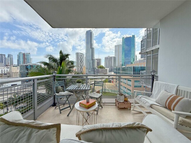 Building Photo - 350 S Miami Ave