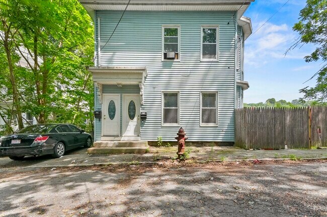 Building Photo - 132 Bartlett St