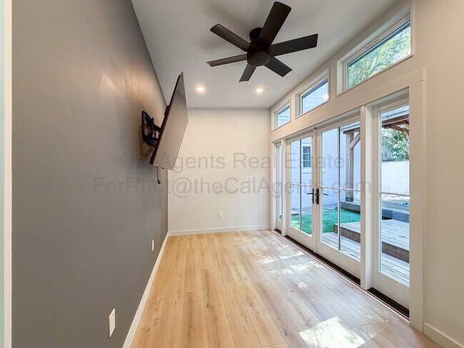 Building Photo - 7352 Saroni Dr