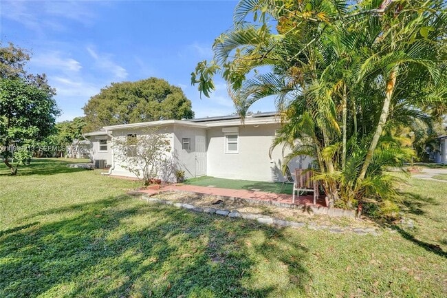 Building Photo - 2621 SW Natura Ave