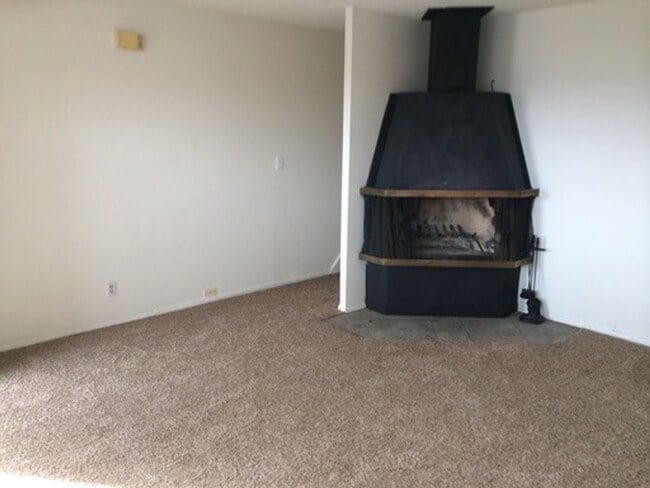 Building Photo - GREAT VIEWS - CLOSE TO UNR AND RANCHO SAN ...