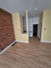 Building Photo - 160 Park St