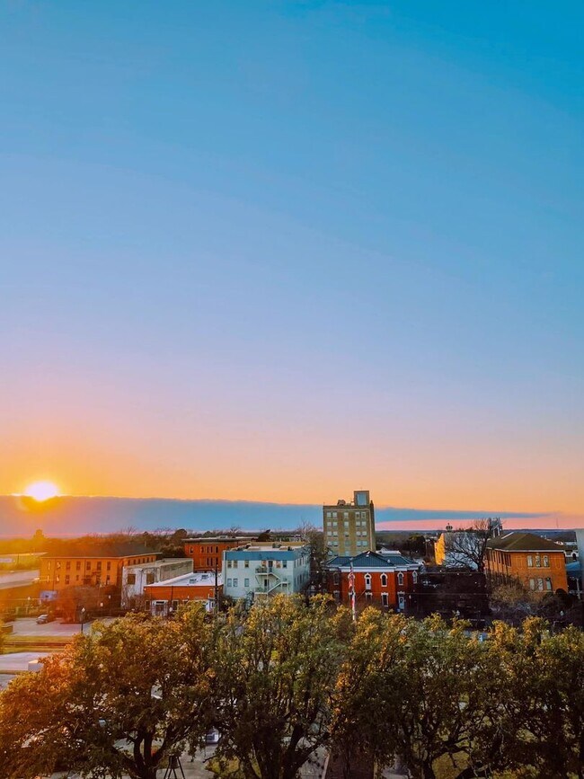 Building Photo - 302 Fidelity St