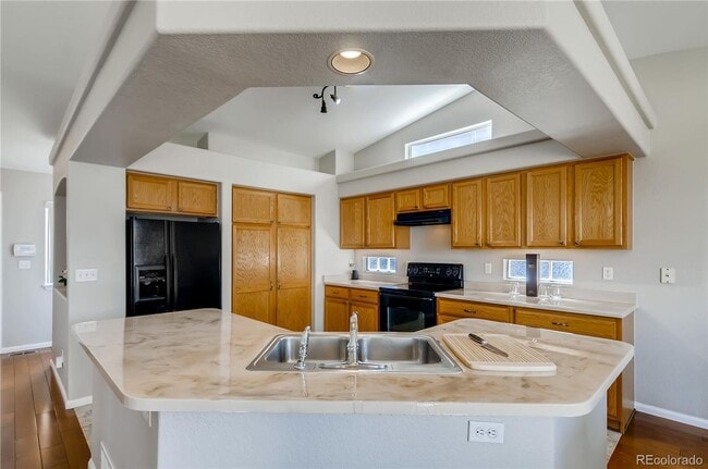 Building Photo - Beautiful 4 bedroom 3.5 bathroom single fa...