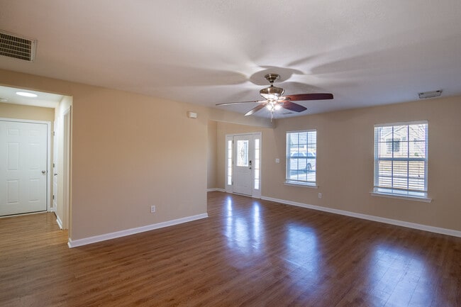 Building Photo - 700 Keyes Dr