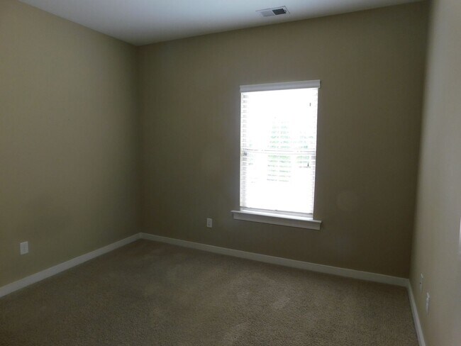 Building Photo - Welcome Home to Luxury Living in Lake Cyrus!