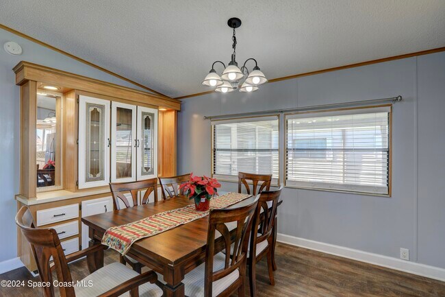 Building Photo - 561 Dolphin Cir