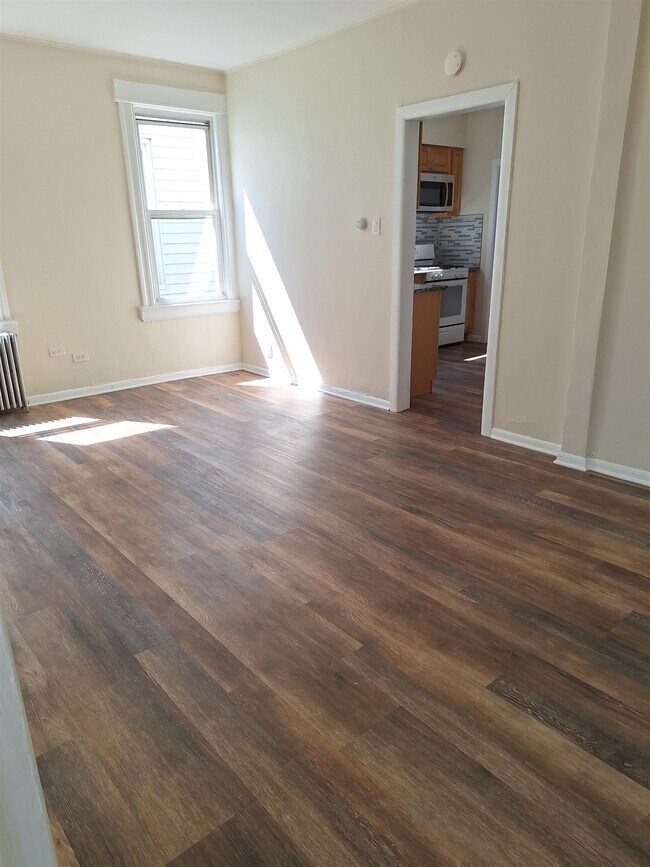 Building Photo - 589 Avenue A