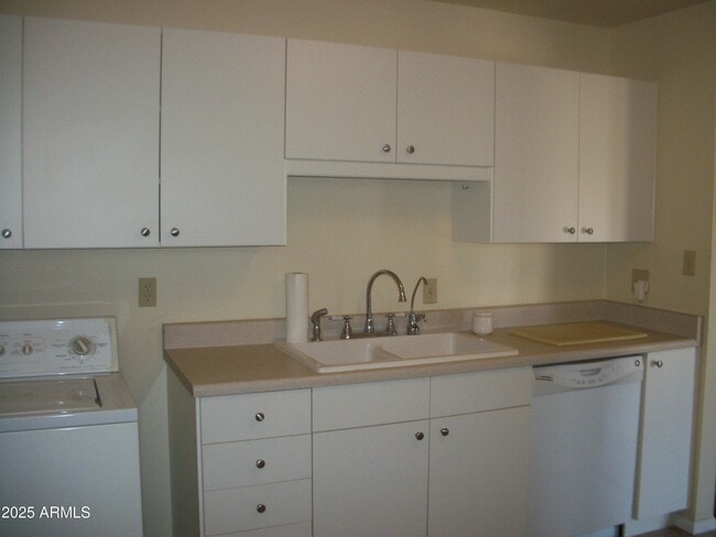 Building Photo - 3938 W Marlette Ave