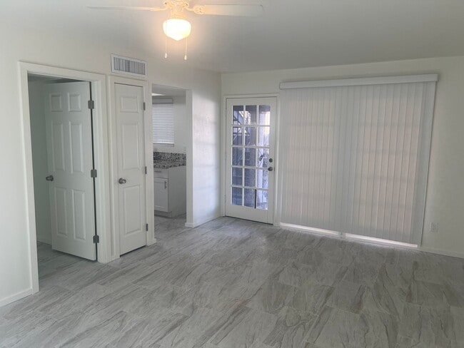 Building Photo - FULLY REMODELED 1 BED. APT. / AVAILABLE FOR SELF VIEWING!