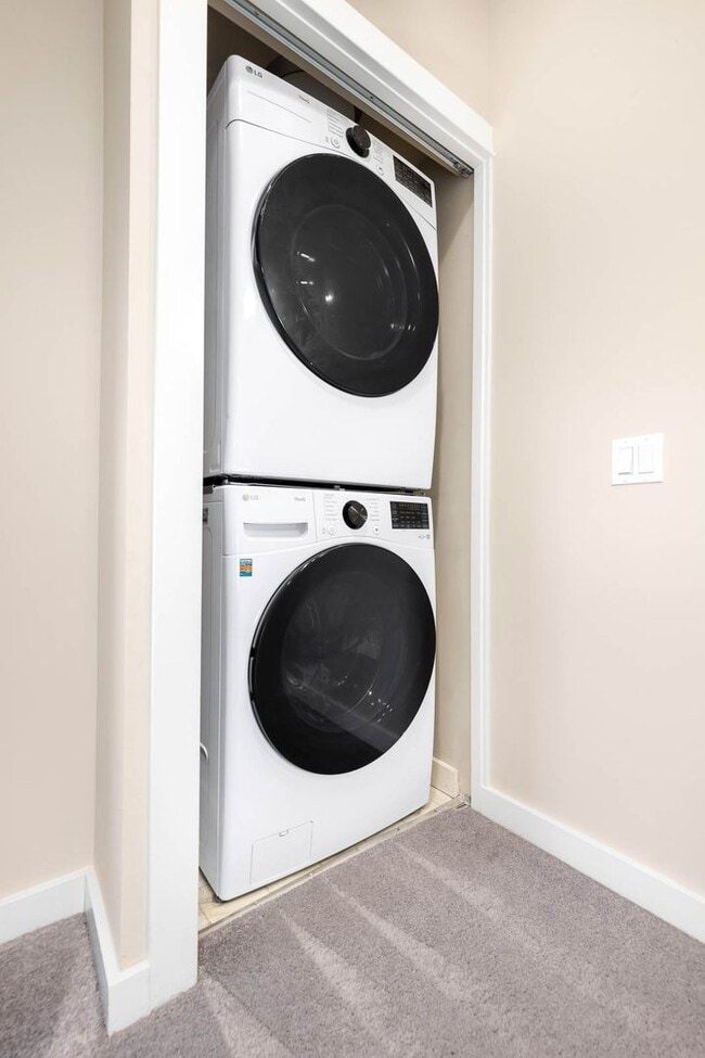 Building Photo - 3424 34th Ave W