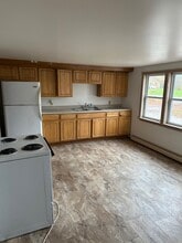 Building Photo - 521 Hinckley Rd