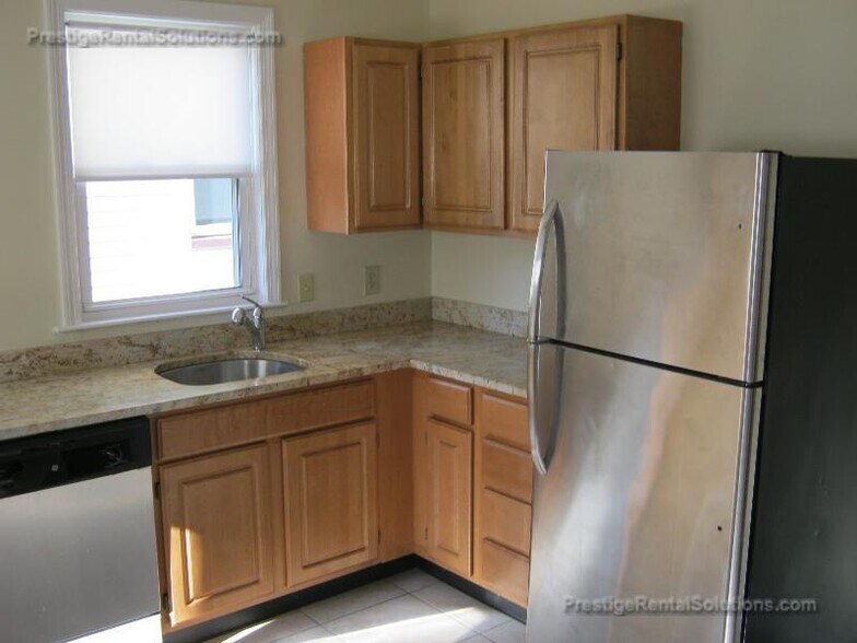 Building Photo - 21 Roseclair St