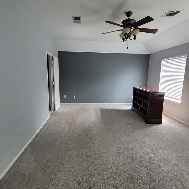 Building Photo - 6022 Creek Cir
