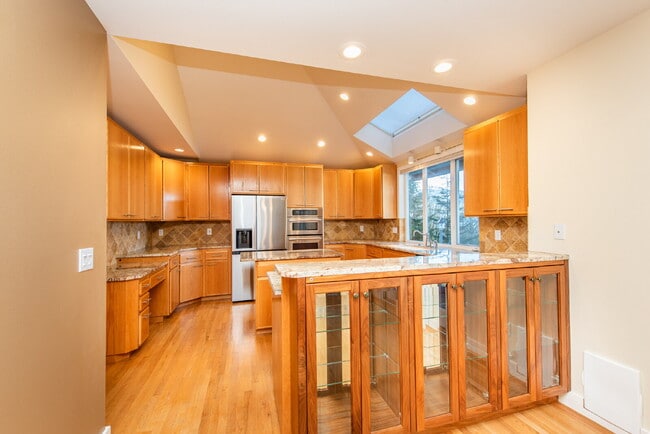 Building Photo - Beautiful Custom Home Overlooking Sequim Bay