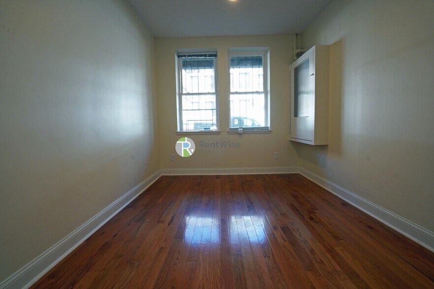 Building Photo - 123 Sutherland Rd