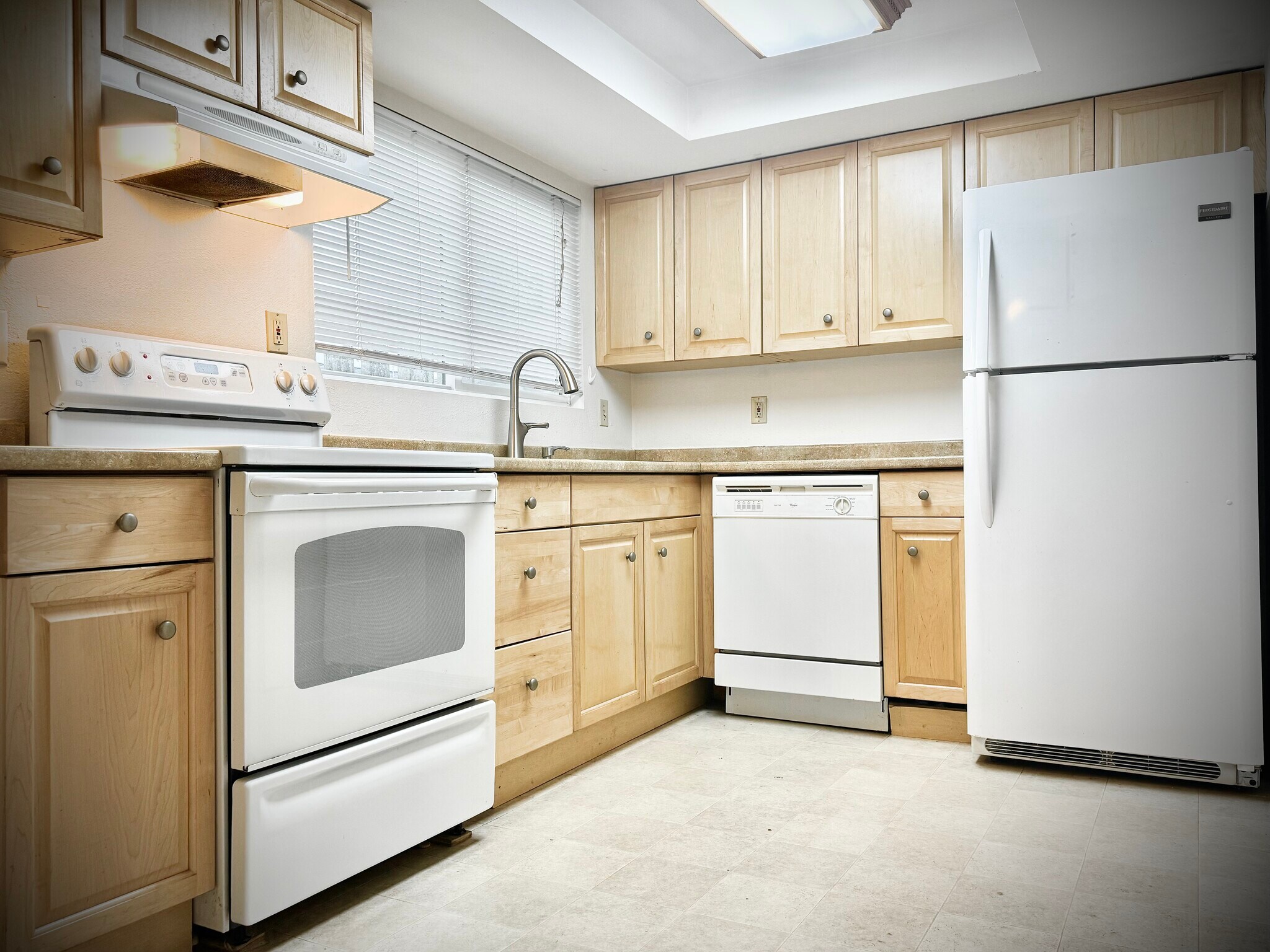 Building Photo - 9726 Ashworth Ave N