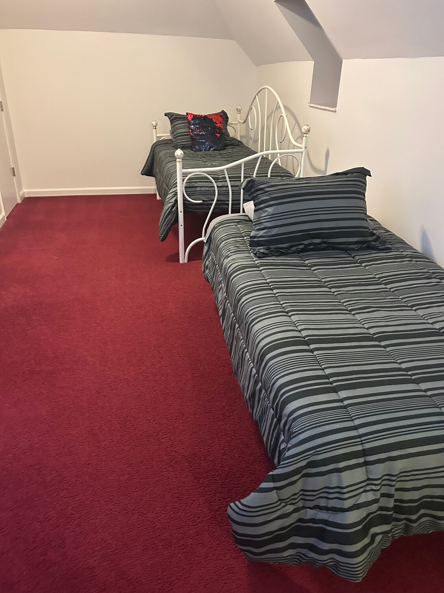 2 additional single beds in Family suite - 6245 Iron Bridges Rd
