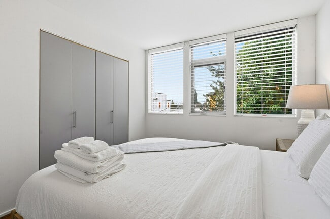 Building Photo - 1464 NW 70th St