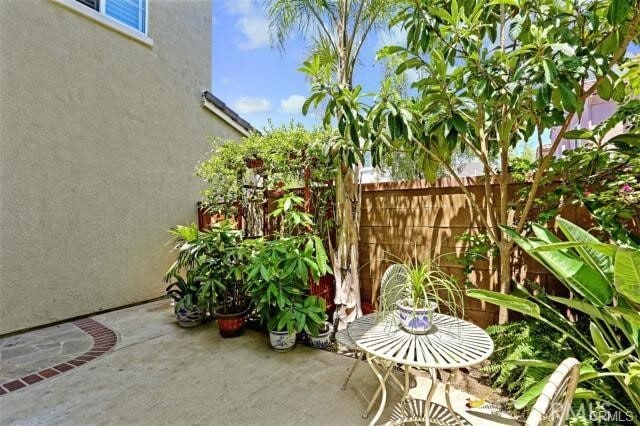 Building Photo - 87 Wonderland