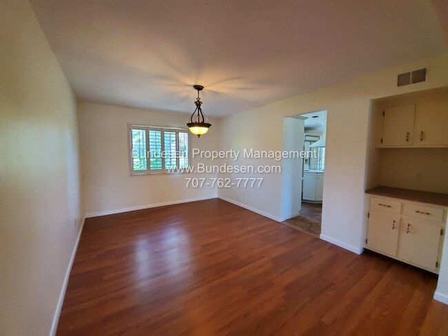 Building Photo - Beautiful 4 Bedroom Home with Pool – Easts...