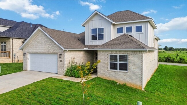 Building Photo - 910 Trestle Ln