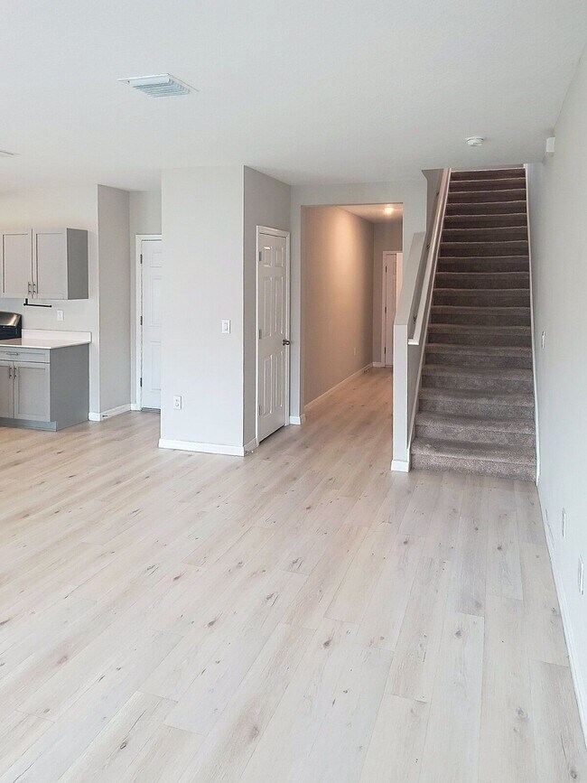 Building Photo - 12937 Camarillo Pl