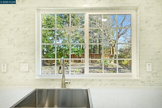 Building Photo - 1181 Sunlight Cir