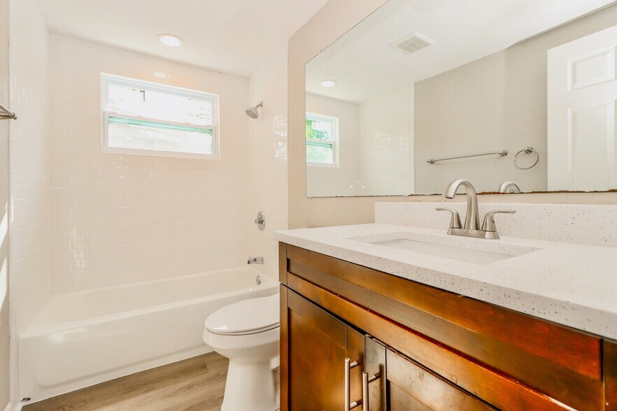 Building Photo - 1508 Albemarle Ct
