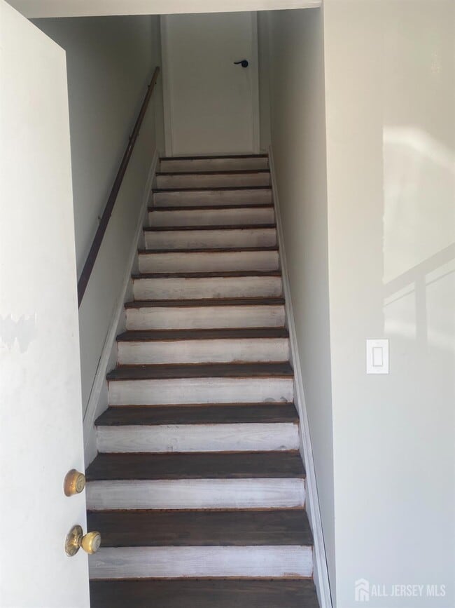 Building Photo - 111 Riva Ave