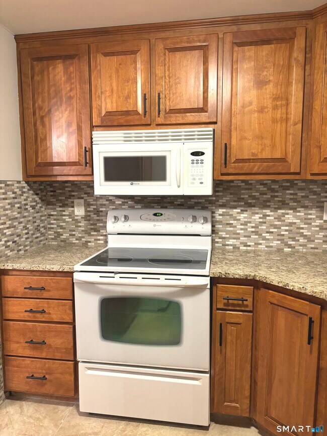 Building Photo - 17 Brickyard Rd