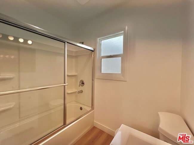 Building Photo - 1321 1/2 Normandie Ave