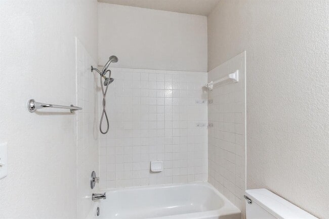 Building Photo - 1107 E 3rd St