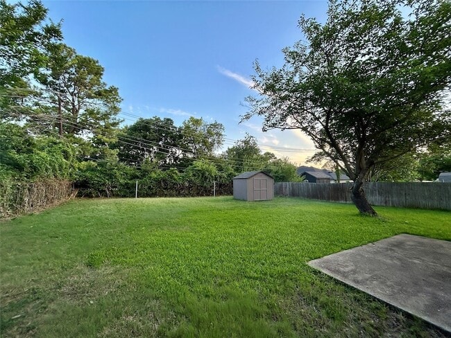 Building Photo - 1408 Kiowa Dr