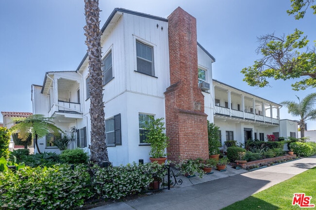 Building Photo - 1010 S Point View St