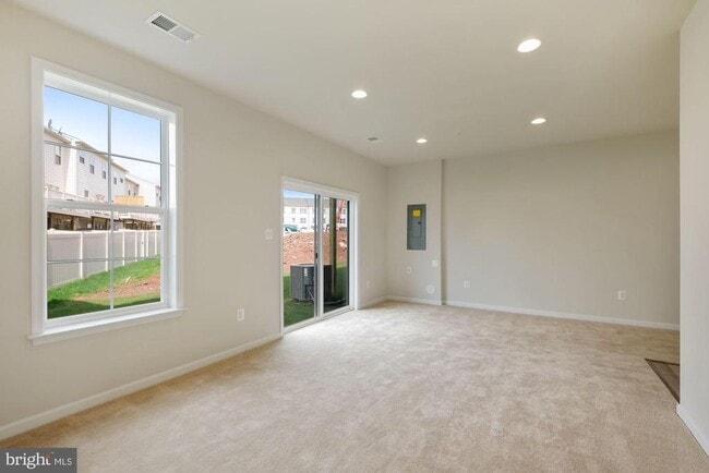 Building Photo - 5986 Passend Dr