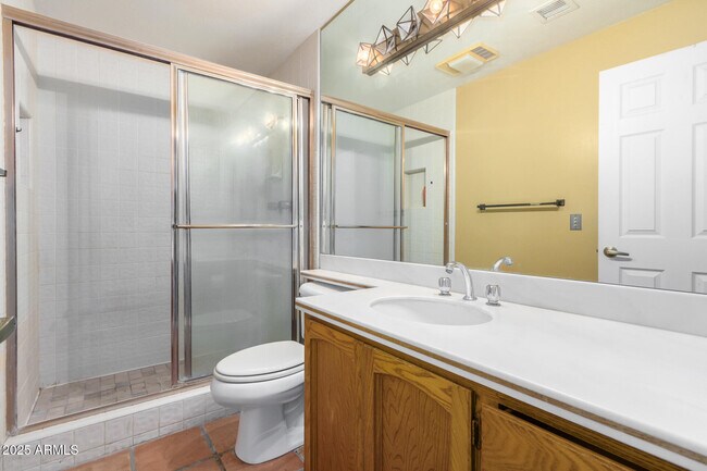 Building Photo - 5200 S Lakeshore Dr