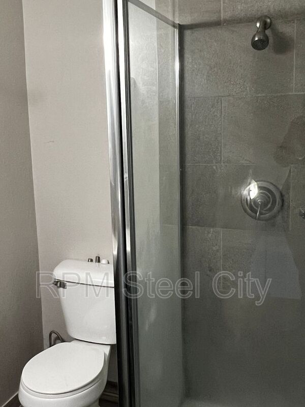 Building Photo - 1719 Oakshire Ln