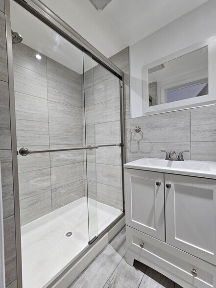 Building Photo - 1338 Main St