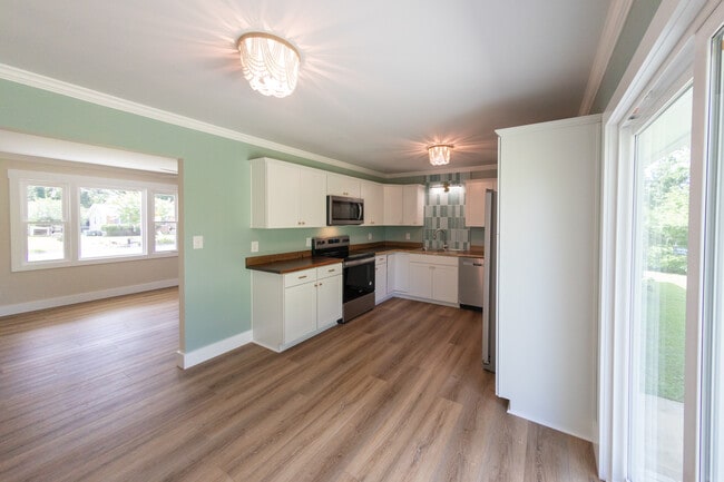 Building Photo - 208 Forestview Dr