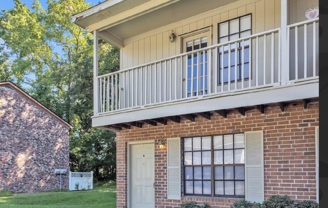 Primary Photo - 102 Kimeran Ln